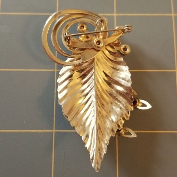 Vintage Brooch / Pin Goldtone Leaf w/Aqua Marine - Picture 2 of 3